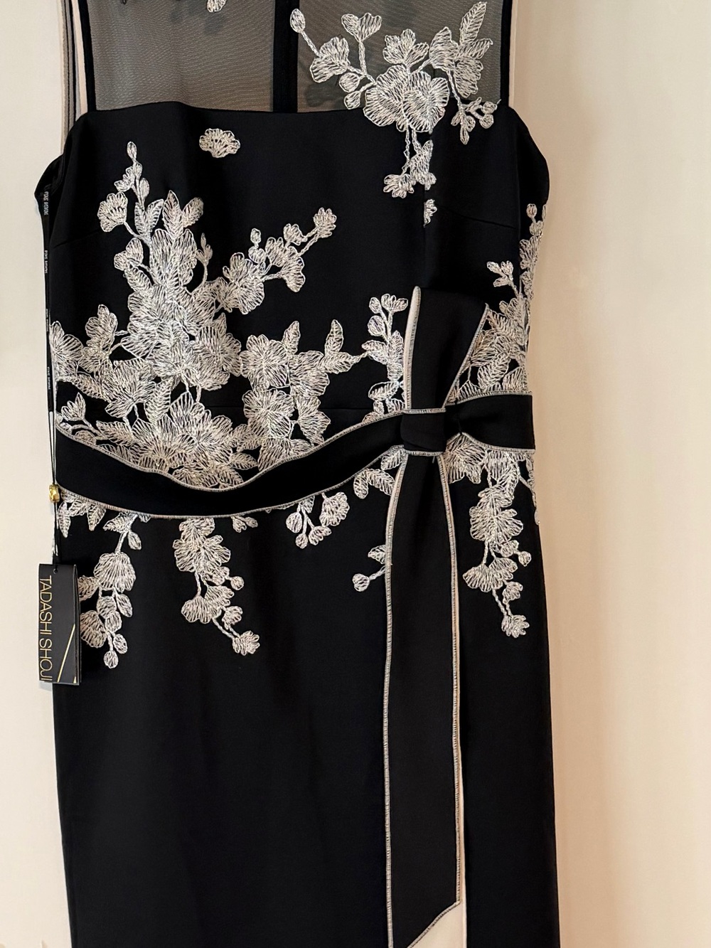 NWT Tadashi Shoji Asahi Dress in Black/Ivory, Size 14. Original Retail $378